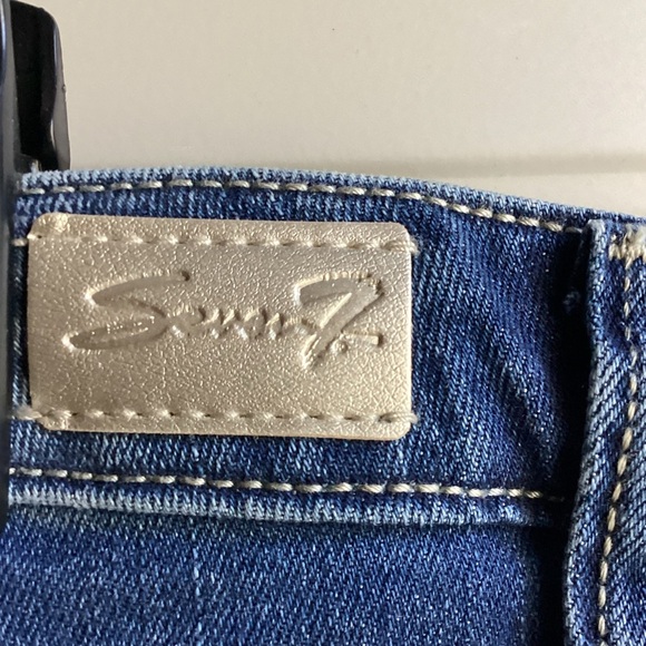 Seven 7 NWT Jean Shorts 14 the Weekend easy fit raw hem Short Mid-Rise Denim - Picture 9 of 10